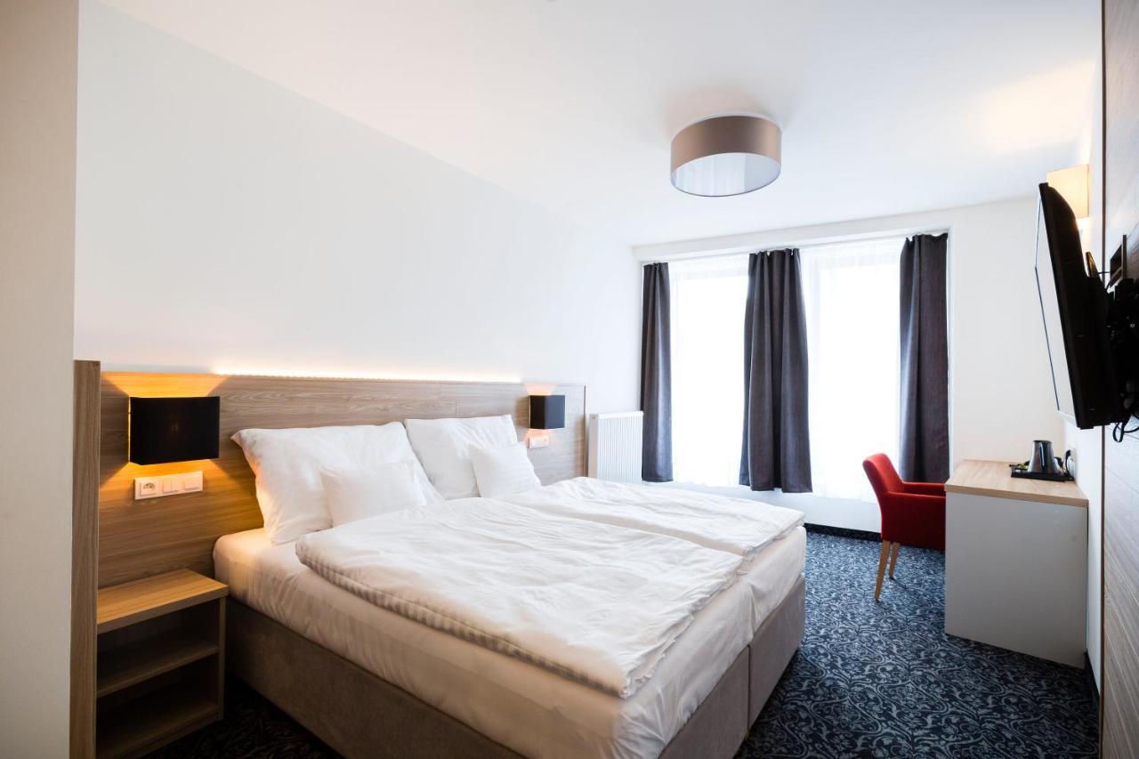 Hotel Koflik Страконице Экстерьер фото